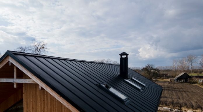 Acoperișuri Rezistente la Vânt: Soluții pentru Zonele Expuse – Materiale și Tehnici de Construcție pentru Acoperișuri Durabile