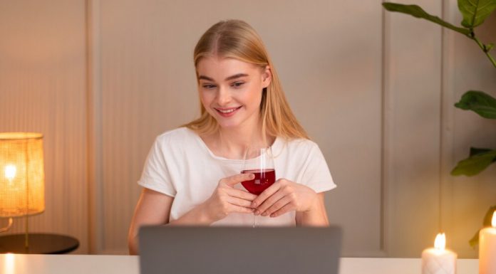 7 motive care fac intalnirile pe webcam atat de interesante